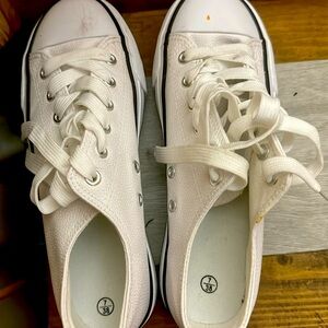 Size 7 - used once looks brand new